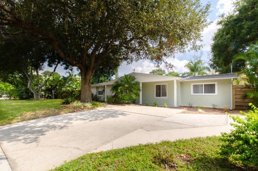 2650 Hyde Park St., Sarasota, FL 34239