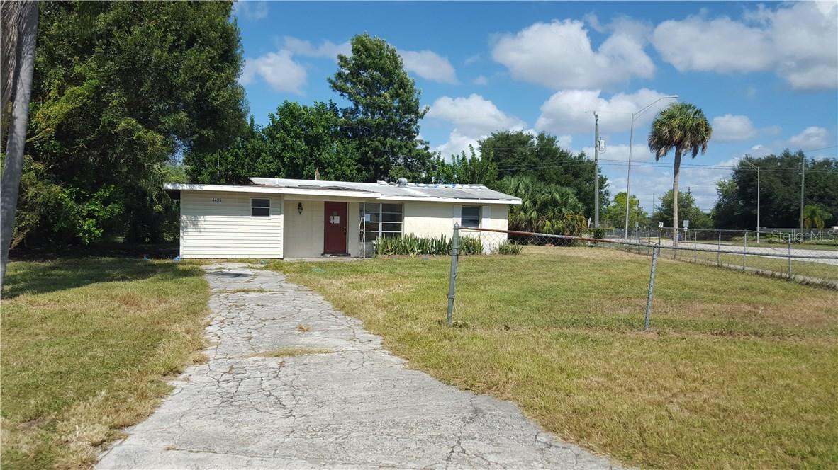 4435 E Drake Blvd., Bradenton, FL 34203