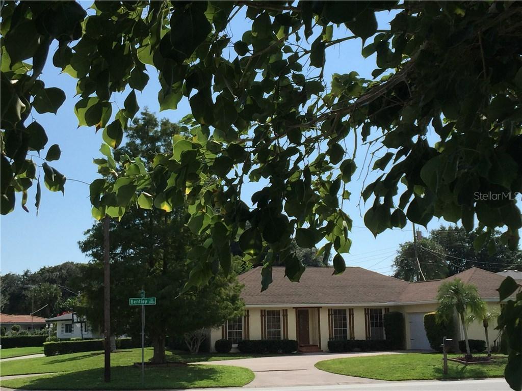 2954 Bentley St., Sarasota, FL 34239