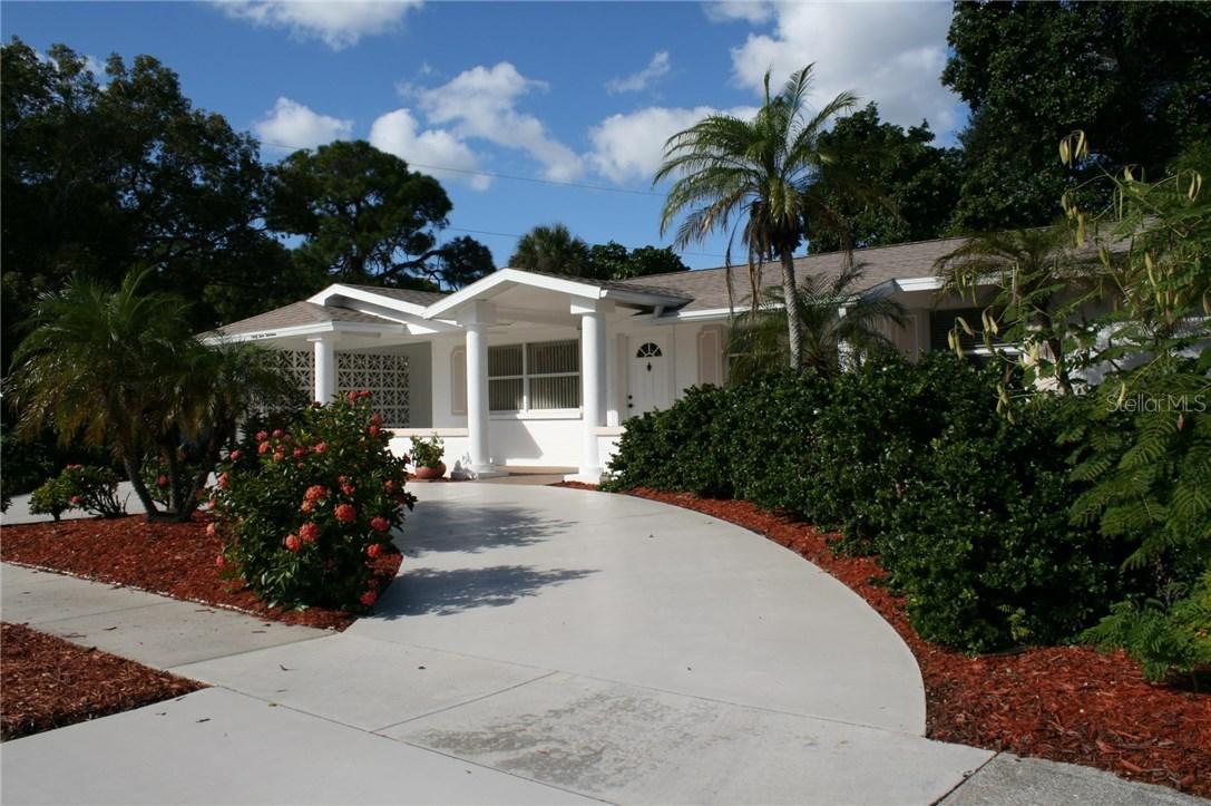 6414 Colonial Dr., Sarasota, FL 34231