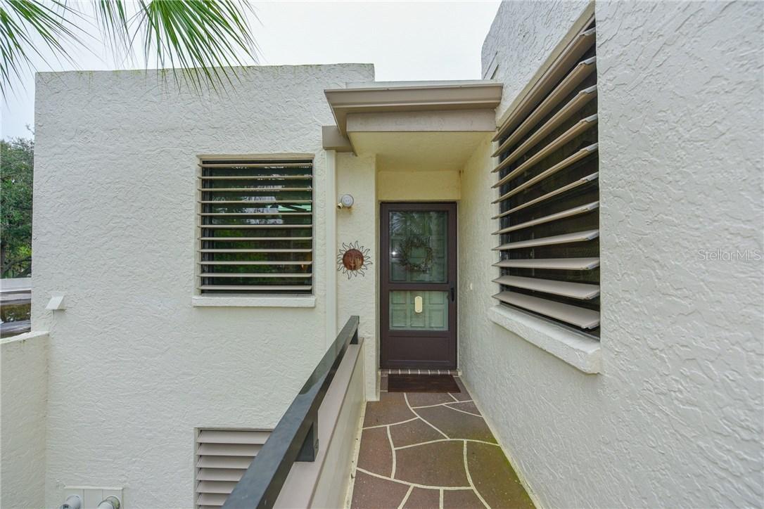 638 Woodlawn Dr., Bradenton, FL 34210