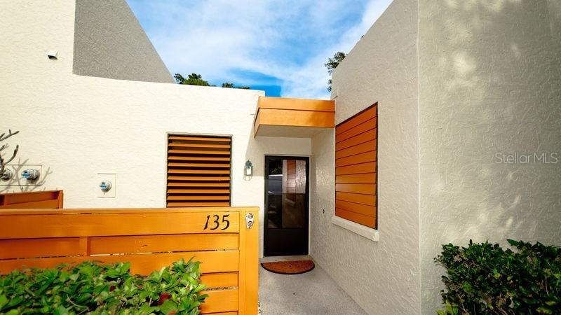 135 Wild Palm Dr., Bradenton, FL 34210