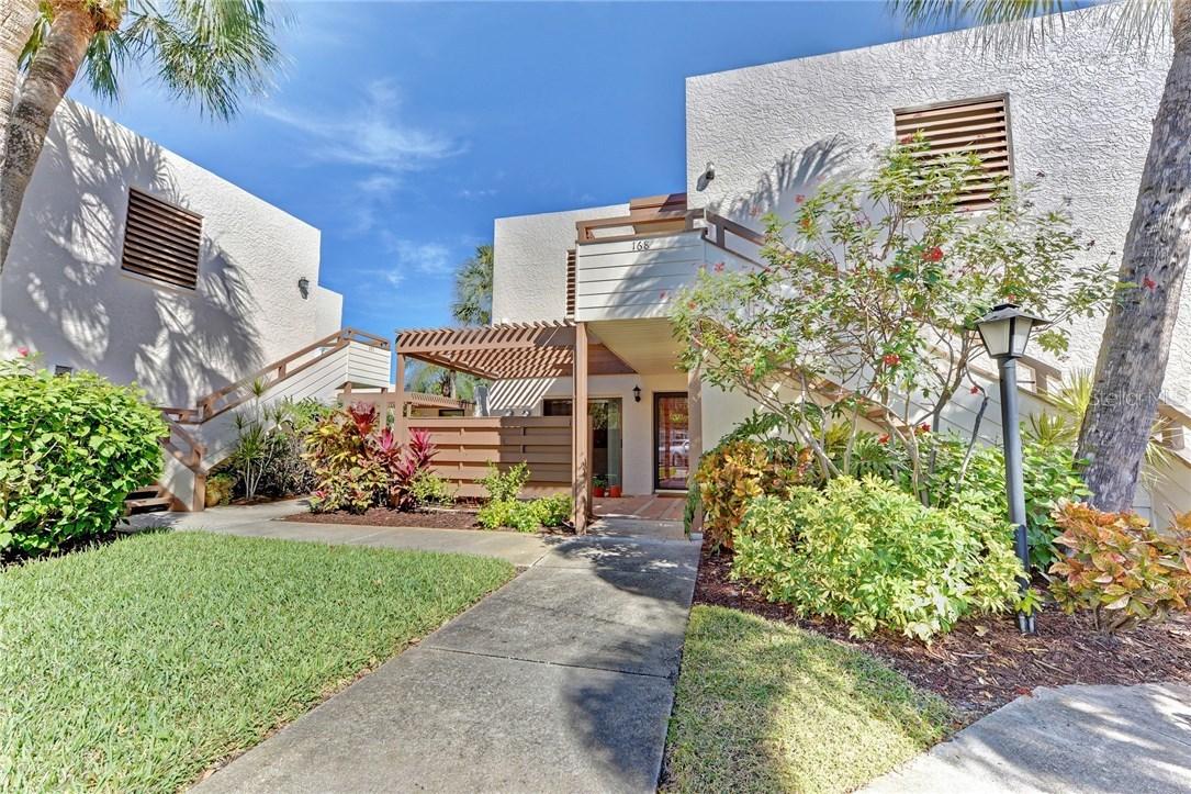 168 Pineneedle Dr., Bradenton, FL 34210