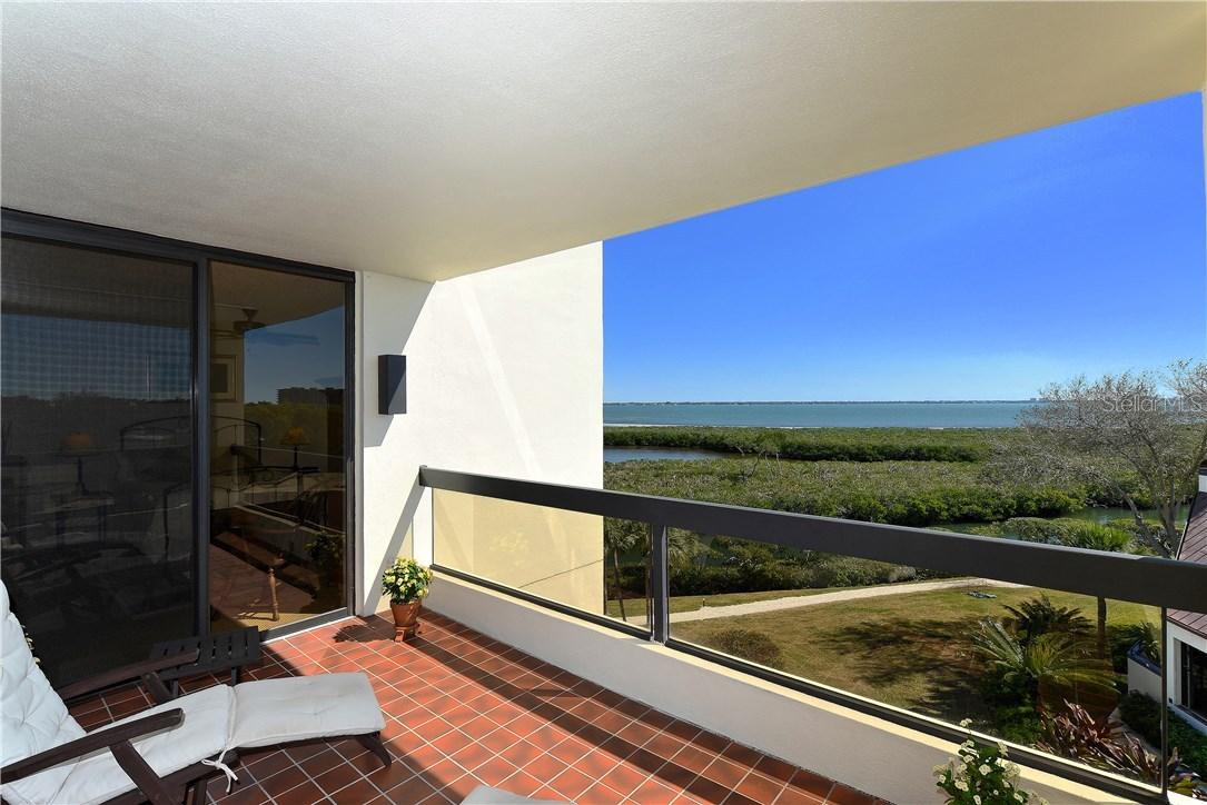 1930 Harbourside Dr. #141, Longboat Key, FL 34228