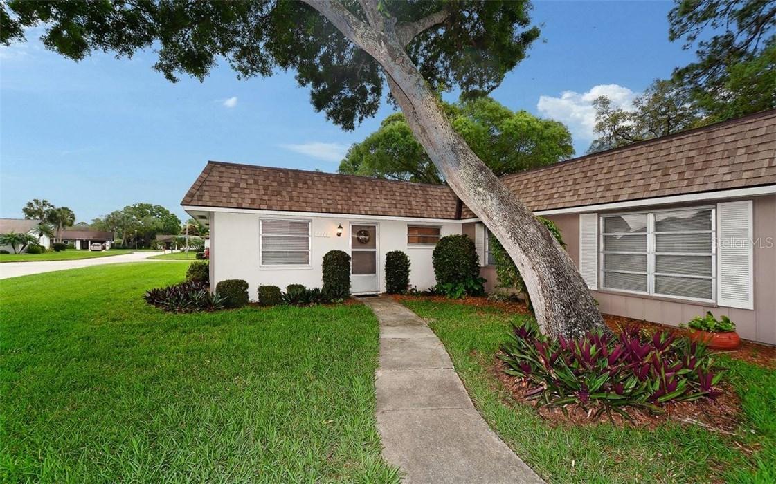 1311 Glendale Cir. #220, Sarasota, FL 34232