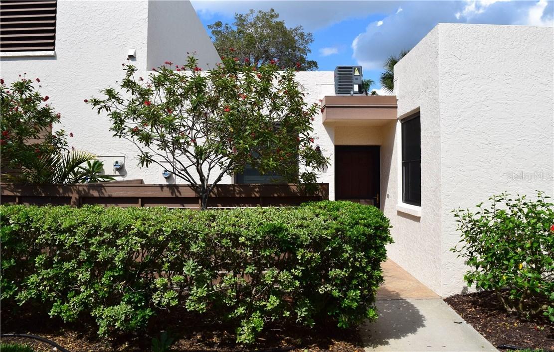 165 Pineneedle Dr., Bradenton, FL 34210