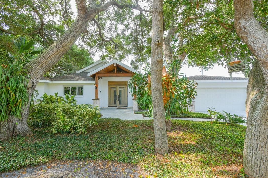 636 Indian Beach Ln., Sarasota, FL 34234