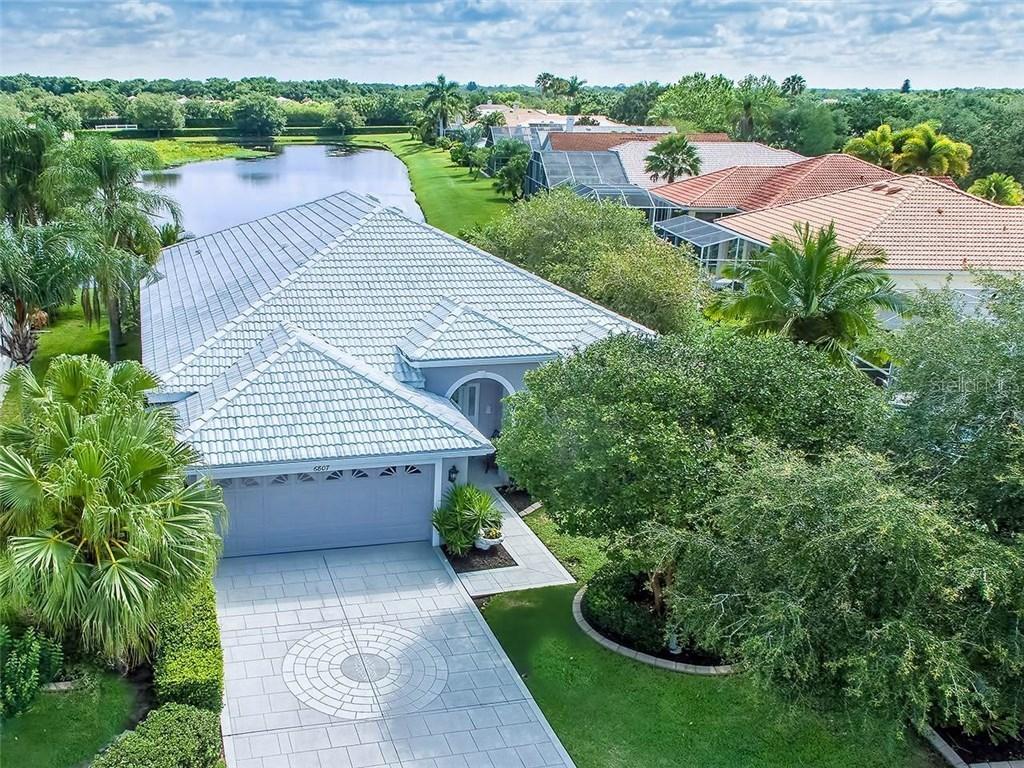 6807 Sagebrush Cir., Sarasota, FL 34243