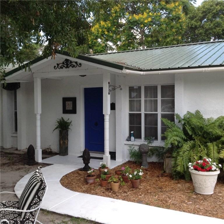 2390 Novus St., Sarasota, FL 34237