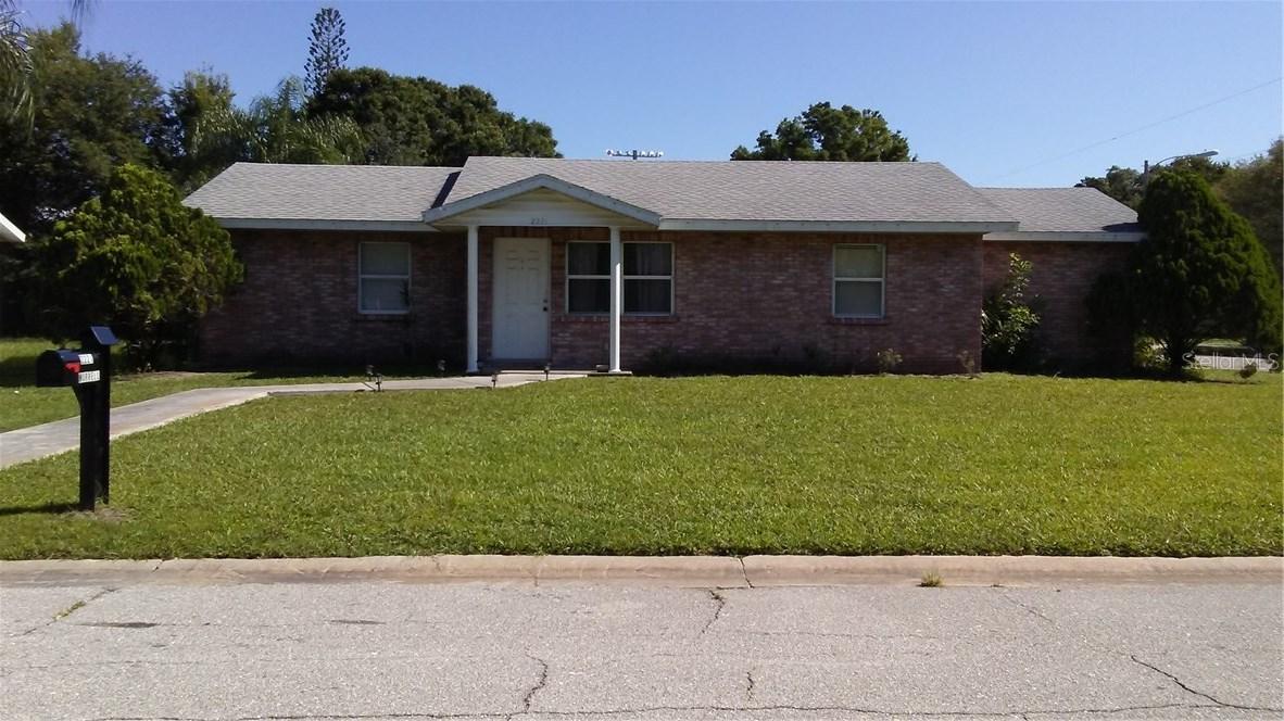 2221 14th Ave., Bradenton, FL 34205