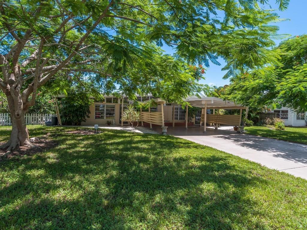 2003 Tetlow Pl. #2005, Sarasota, FL 34239