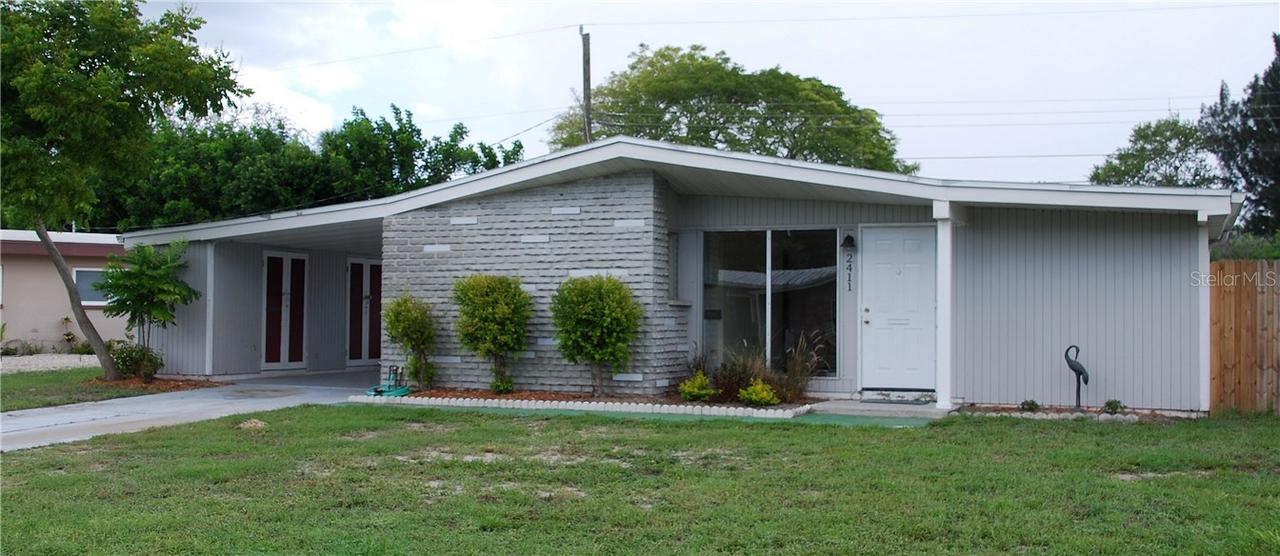 2411 Holyoke Ave., Bradenton, FL 34207