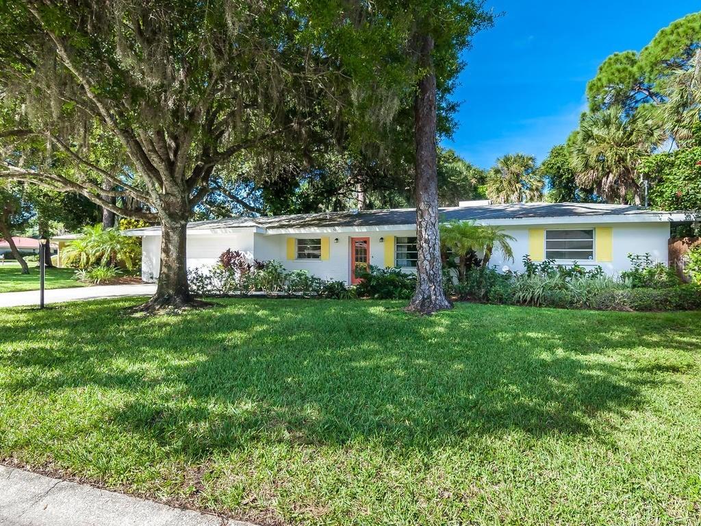 3216 Tanglewood Dr., Sarasota, FL 34239