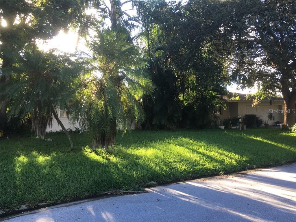 2202 Alpine Ave., Sarasota, FL 34239