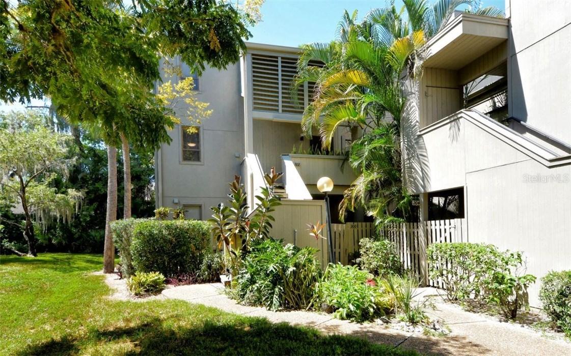 202 Woodland Dr., Osprey, FL 34229