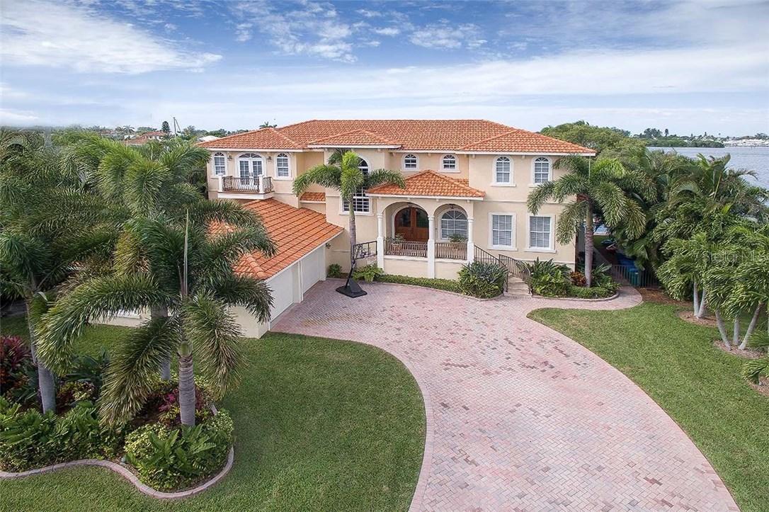 528 74th St., Holmes Beach, FL 34217