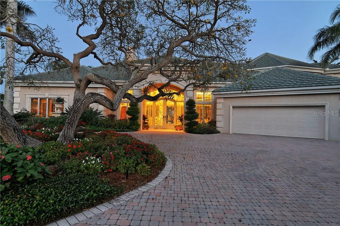 267 Robin Dr., Sarasota, FL 34236
