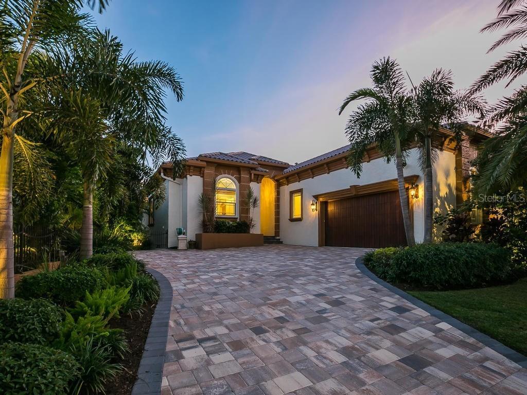 315 S Washington Dr., Sarasota, FL 34236