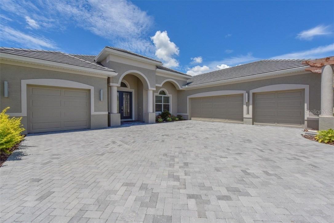4745 Mainsail Dr., Bradenton, FL 34208