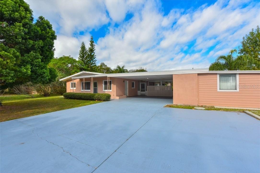 2424 18th Ave., Bradenton, FL 34205