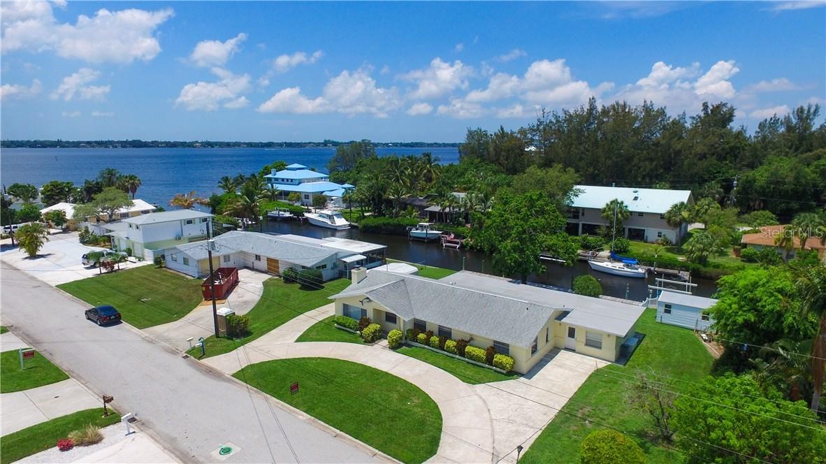 901 25th Ave., Palmetto, FL 34221