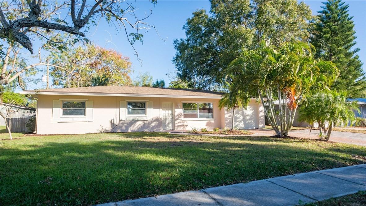 3165 Novus St., Sarasota, FL 34237
