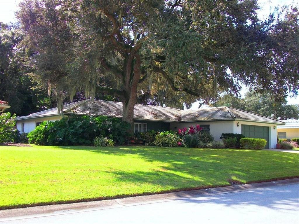 1756 Riviera Cir., Sarasota, FL 34232