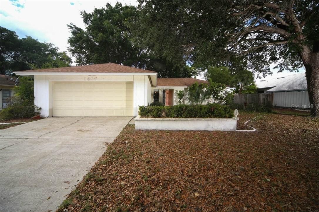 1825 Woodhaven Cir., Sarasota, FL 34232