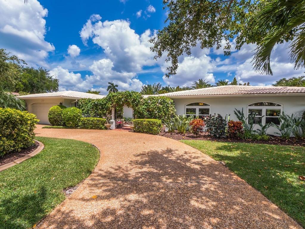 319 Bob White Way, Sarasota, FL 34236