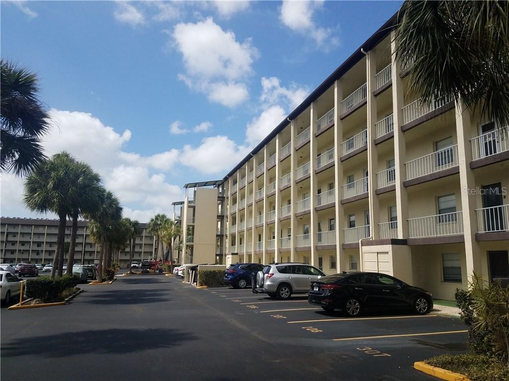 3100 Lake Bayshore Dr. #207, Bradenton, FL 34205