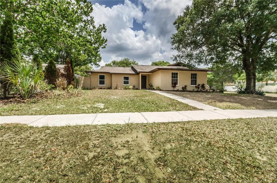 819 Tarawood Ln., Valrico, FL 33594