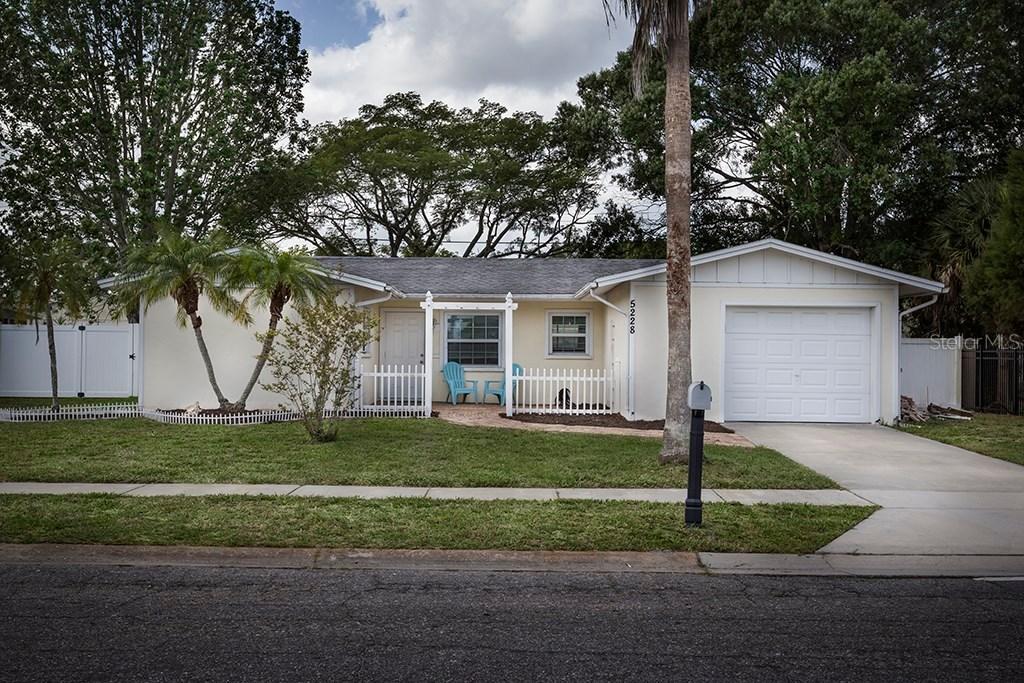 5228 Brookmeade Dr., Sarasota, FL 34232