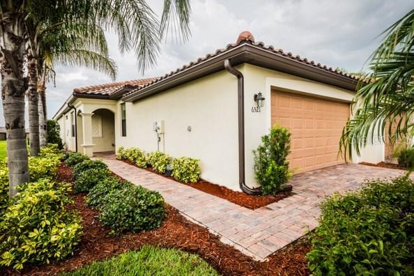 6521 Candlestick Dr., Bradenton, FL 34212