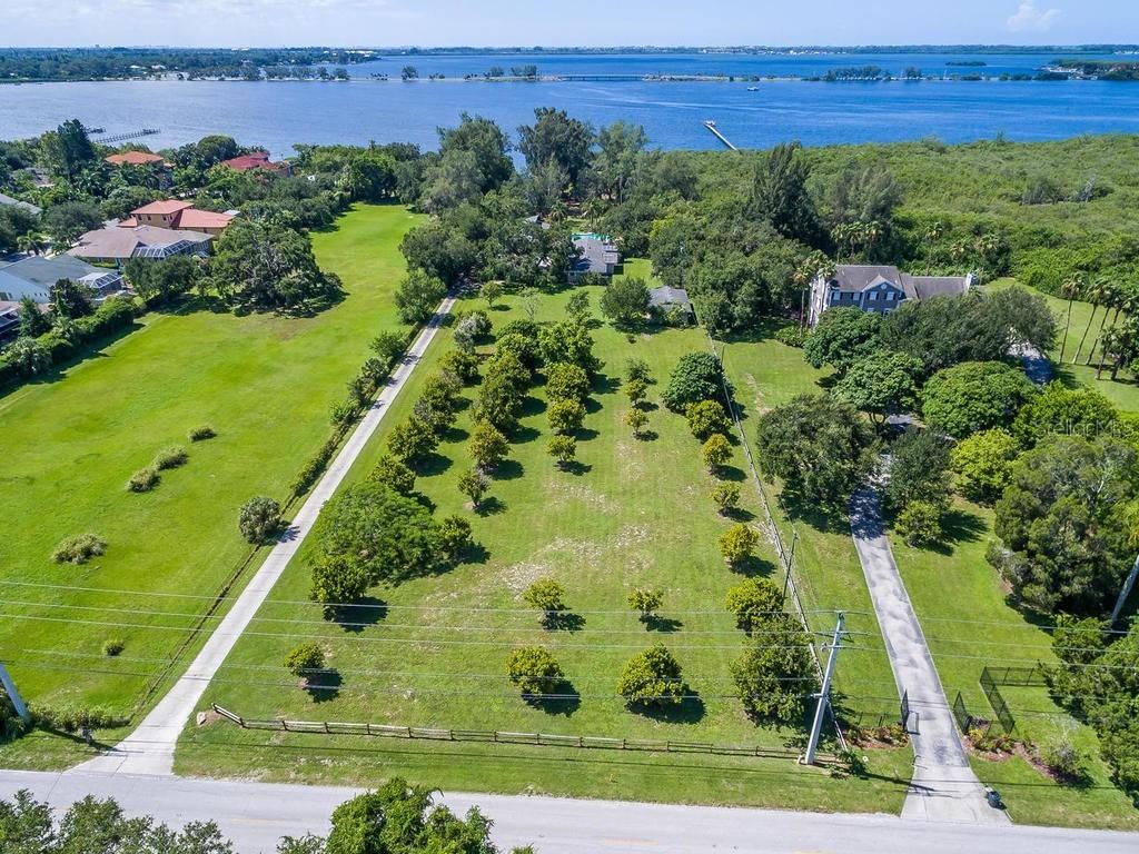 9009 9th Ave., Bradenton, FL 34209
