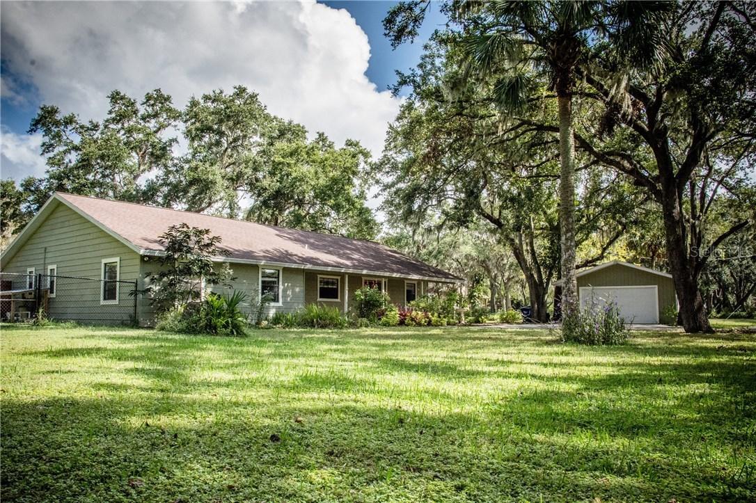 6215 32nd Ave., Bradenton, FL 34208