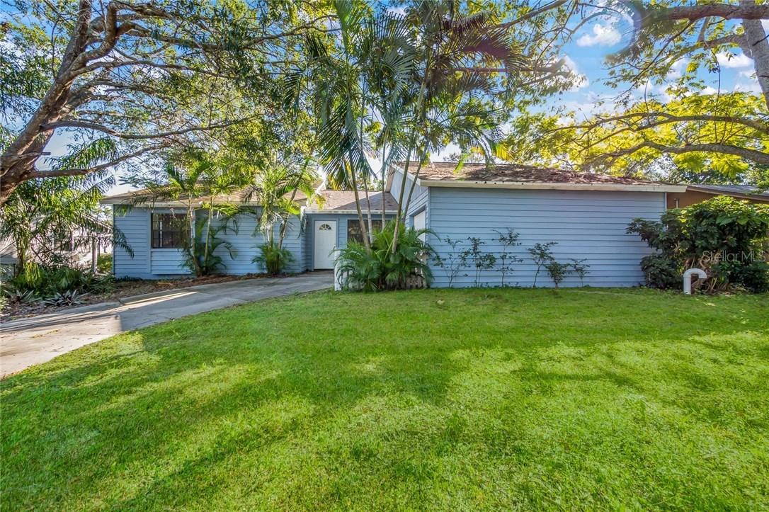 2115 Upton Ave., Sarasota, FL 34232