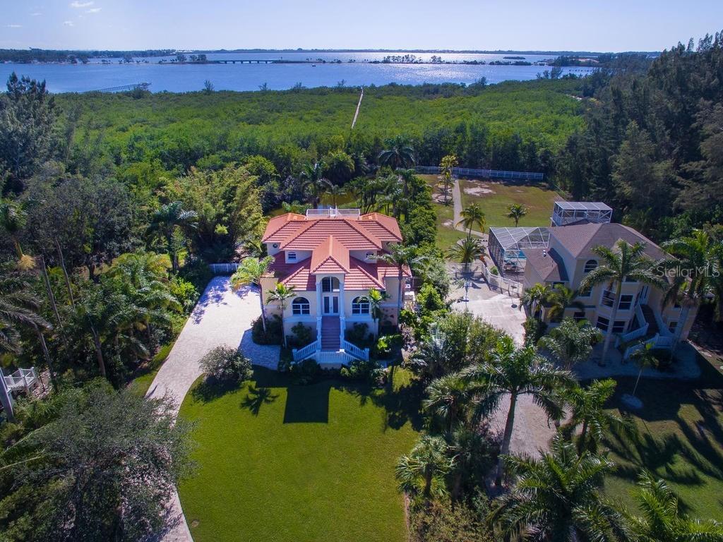9309 9th Ave., Bradenton, FL 34209