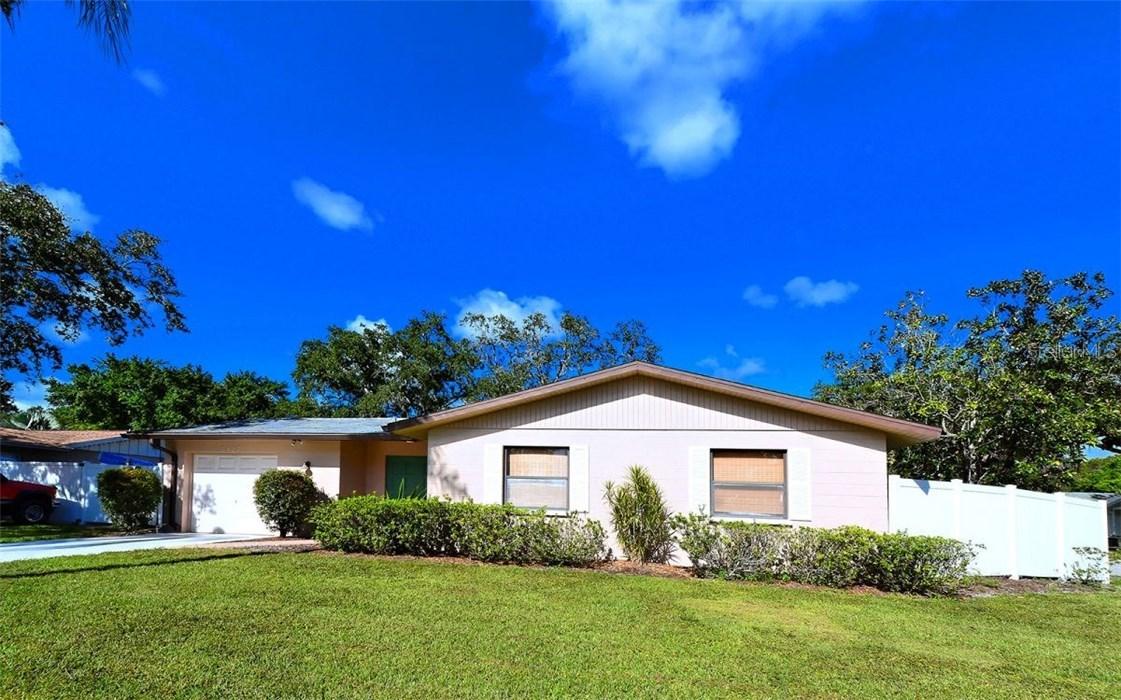 5427 Brookmeade Dr., Sarasota, FL 34232