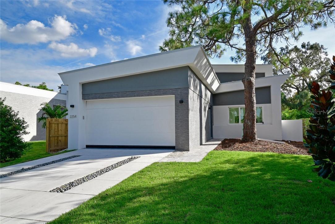 2254 Hawthorne St., Sarasota, FL 34239