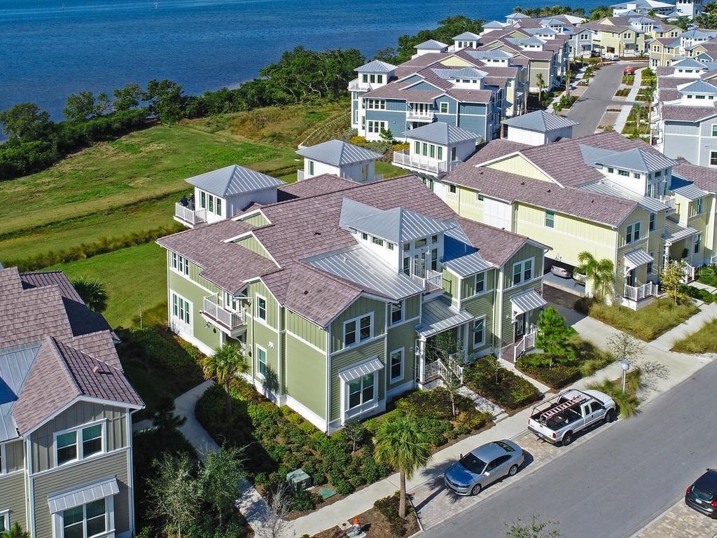 306 Compass Point Dr. #201, Bradenton, FL 34209