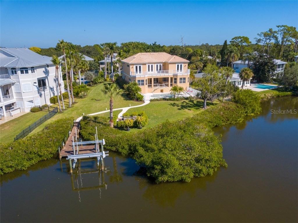 145 Shoreland Dr., Osprey, FL 34229