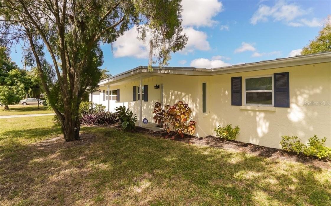 3225 Mayflower St., Sarasota, FL 34231