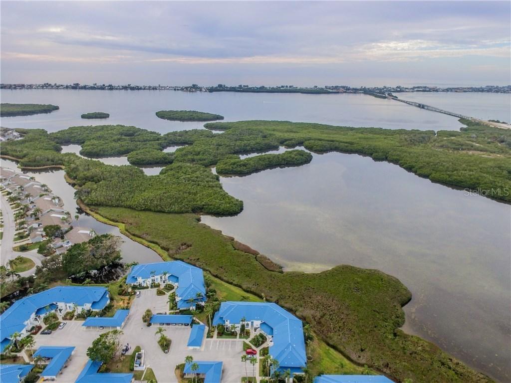 942 Sandpiper Cir., Bradenton, FL 34209