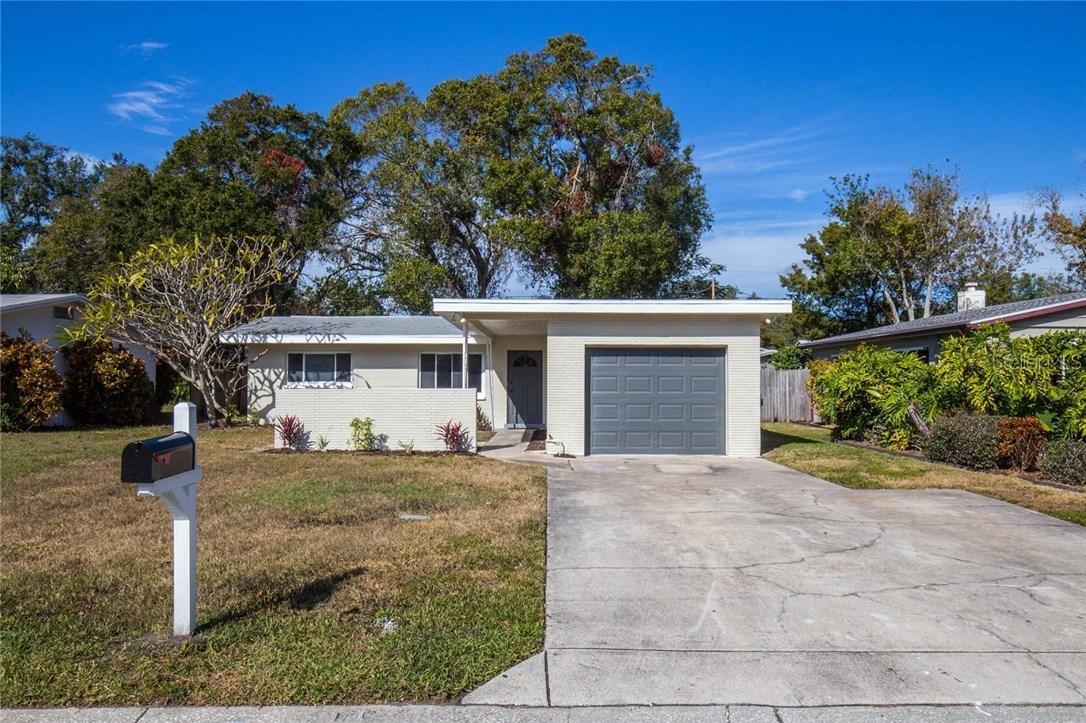 10439 Valencia Rd., Seminole, FL 33772