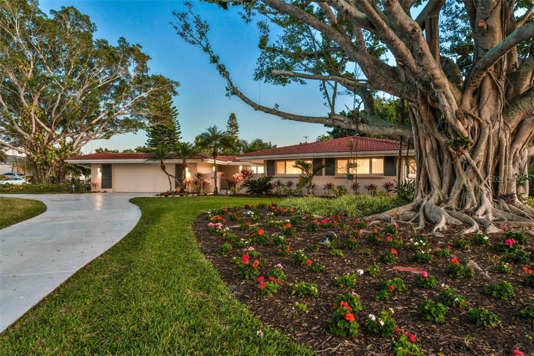 422 E Royal Flamingo Dr., Sarasota, FL 34236