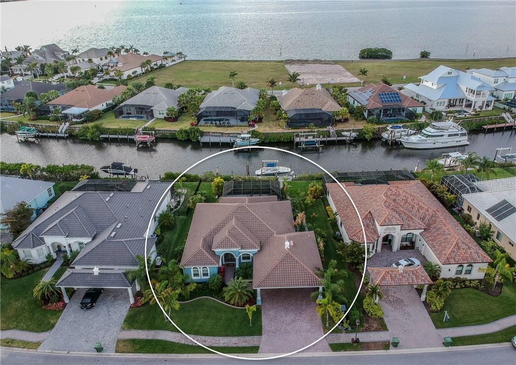 562 Fore Dr., Bradenton, FL 34208