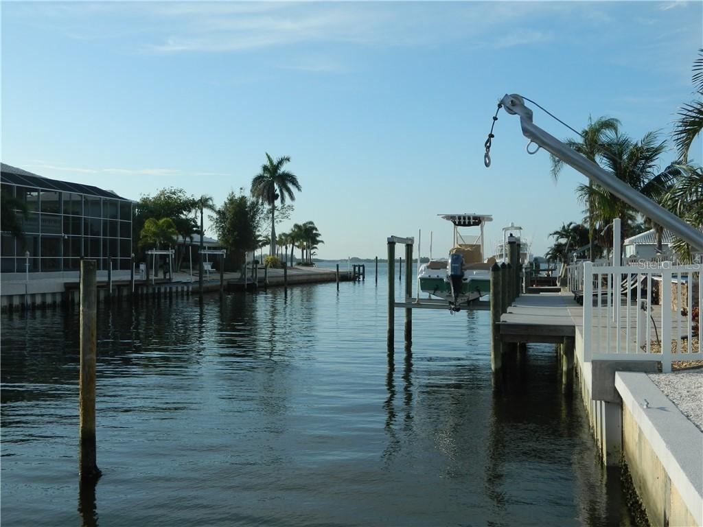 3708 Royal Palm Dr., Bradenton, FL 34210