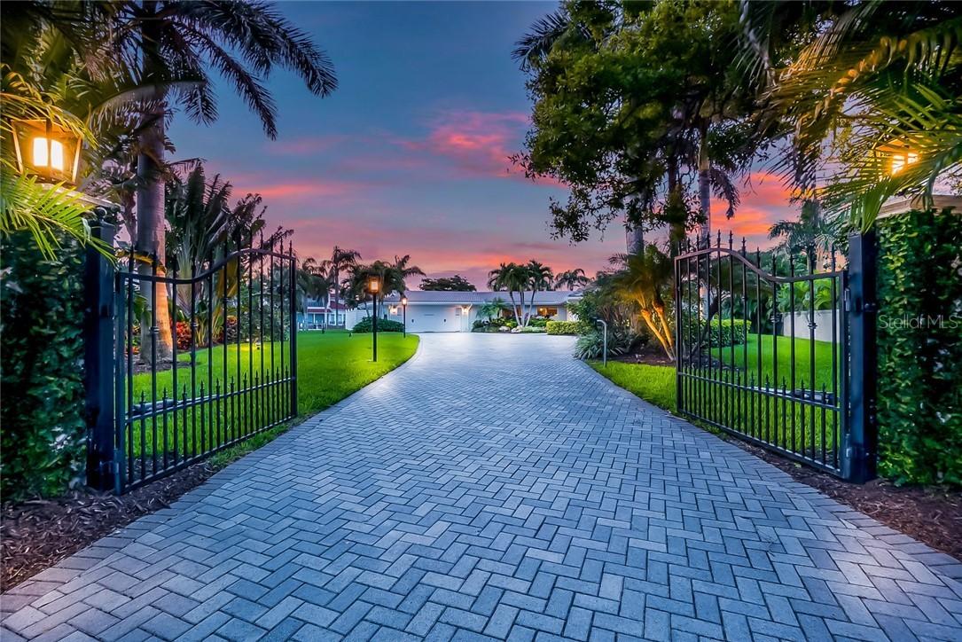 536 N Spoonbill Dr., Sarasota, FL 34236