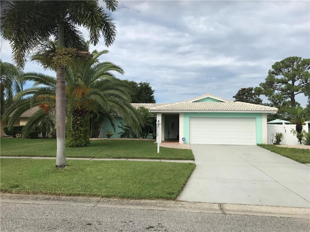 1568 Oak View Dr., Sarasota, FL 34232