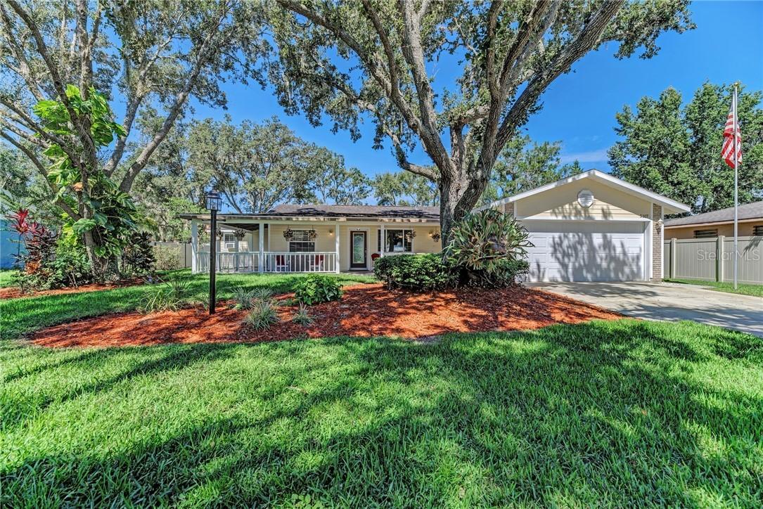 5107 Woodlawn Cir., Palmetto, FL 34221